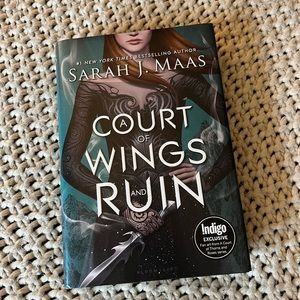 A Court of Wings and Ruin - Indigo Exclusive Edition
